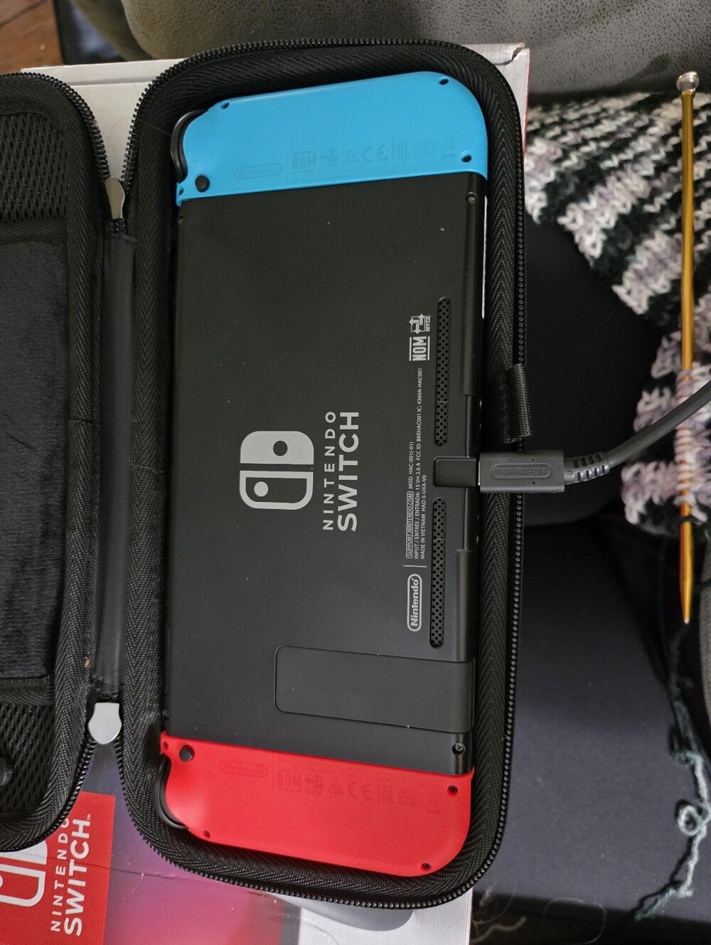 Nintendo Switch - Picture 3 of 6